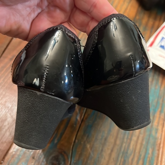 9 1/2 Time and Tru black wedge heels - Picture 5 of 6